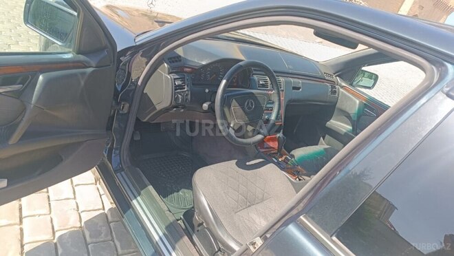 Mercedes E 220 d 1999, 389,000 km - 2.2 л - Bakı