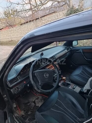Mercedes E 200 d 1995, 589,000 km - 2.0 l - İsmayıllı