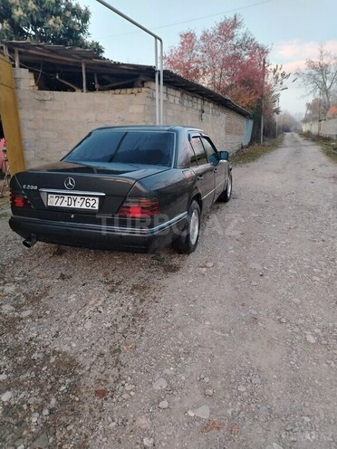 Mercedes E 200 d 1995, 589,000 km - 2.0 l - İsmayıllı