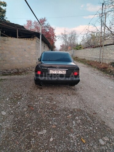 Mercedes E 200 d 1995, 589,000 km - 2.0 l - İsmayıllı