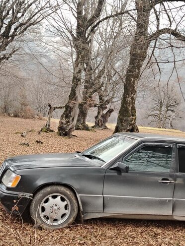 Mercedes E 200 d 1995, 589,000 km - 2.0 l - İsmayıllı