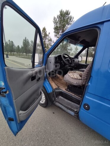 Ford Transit-9