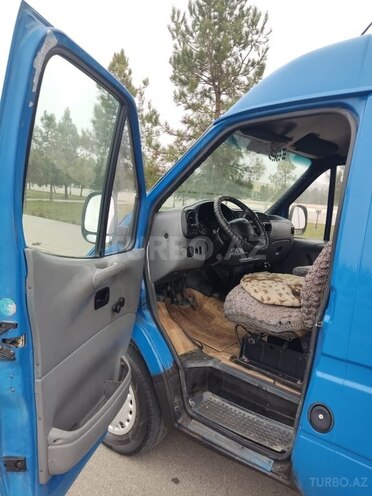 Ford Transit-8