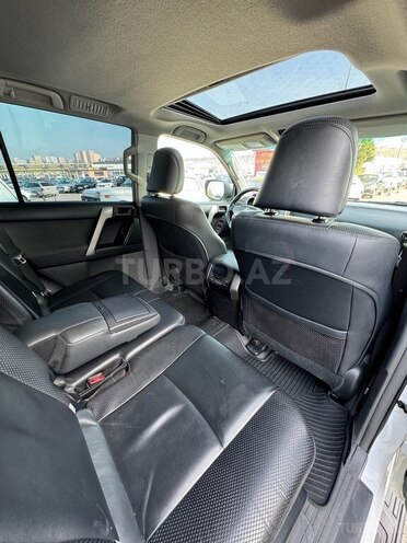 Toyota Land Cruiser Prado-11