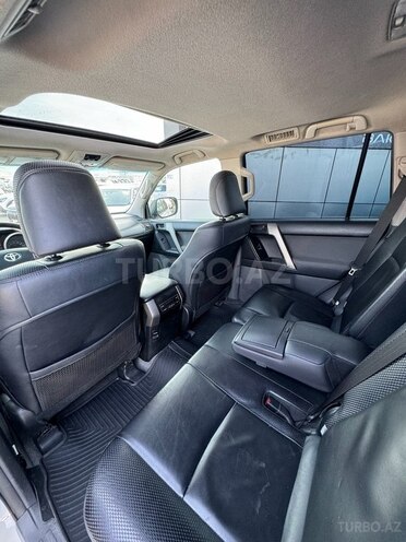 Toyota Land Cruiser Prado-12
