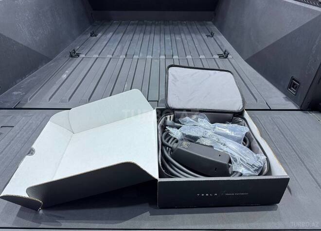 Tesla Cybertruck-17