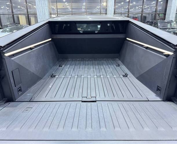 Tesla Cybertruck-16