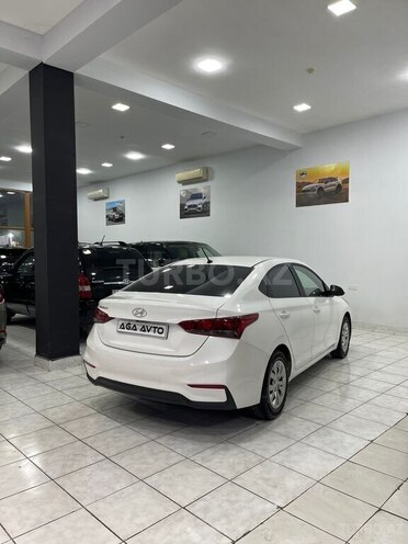Hyundai Accent-2