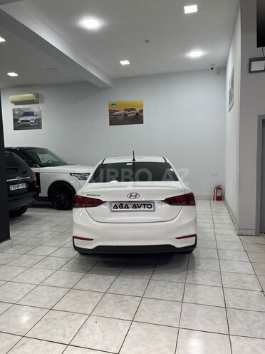Hyundai Accent-3