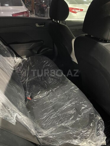 Hyundai Accent-4