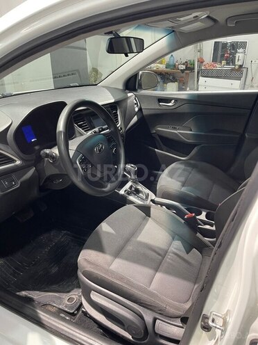 Hyundai Accent-6