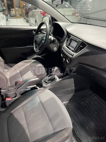 Hyundai Accent-5
