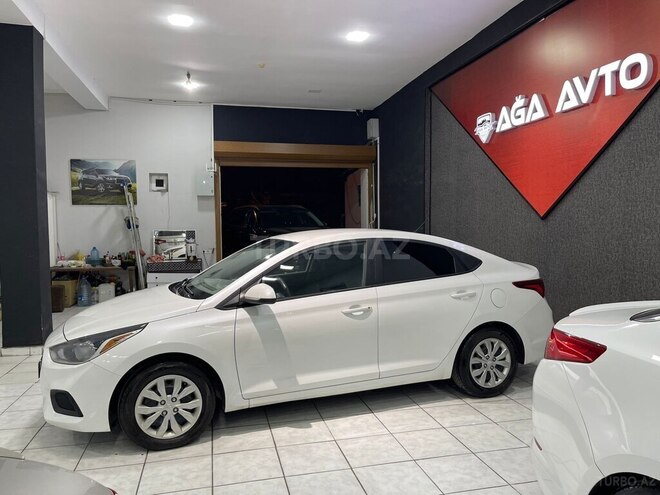 Hyundai Accent-11