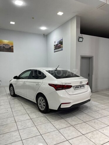 Hyundai Accent-14