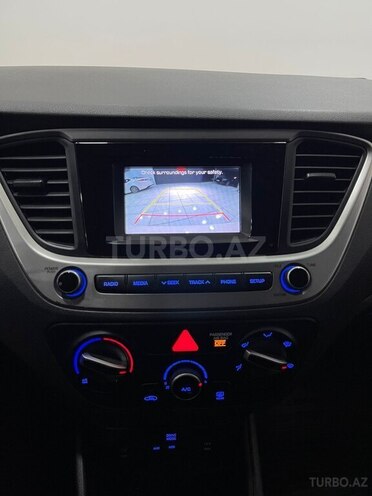 Hyundai Accent-15