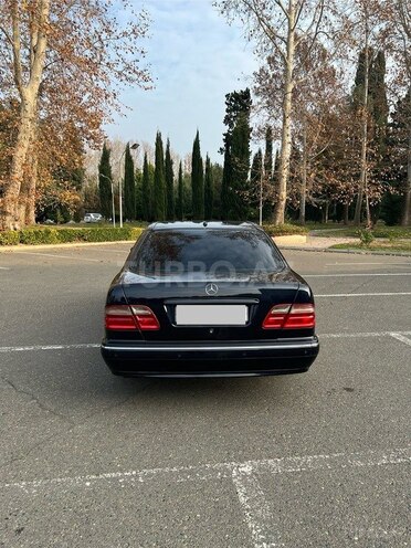 Mercedes E 240 2000, 319,000 km - 2.6 l - Mingəçevir