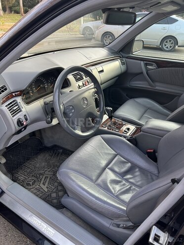 Mercedes E 240 2000, 319,000 km - 2.6 l - Mingəçevir