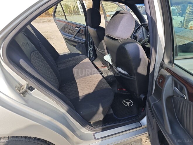 Mercedes E 270 2001, 298,000 km - 2.7 l - Xaçmaz