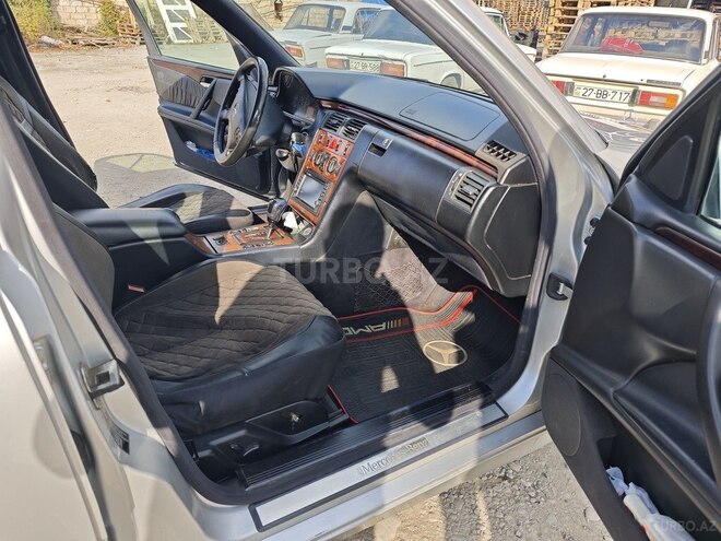 Mercedes E 270 2001, 298,000 km - 2.7 l - Xaçmaz