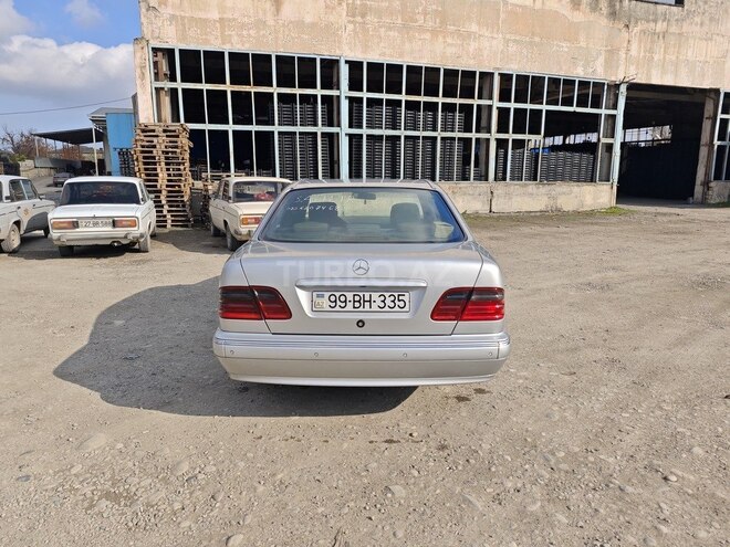 Mercedes E 270 2001, 298,000 km - 2.7 l - Xaçmaz