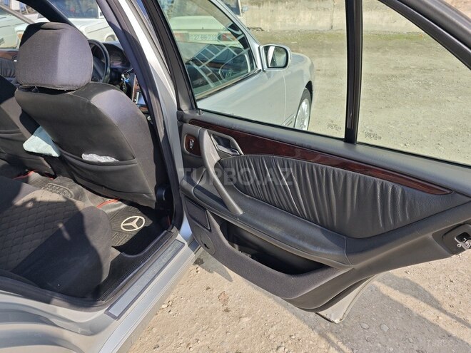 Mercedes E 270 2001, 298,000 km - 2.7 l - Xaçmaz