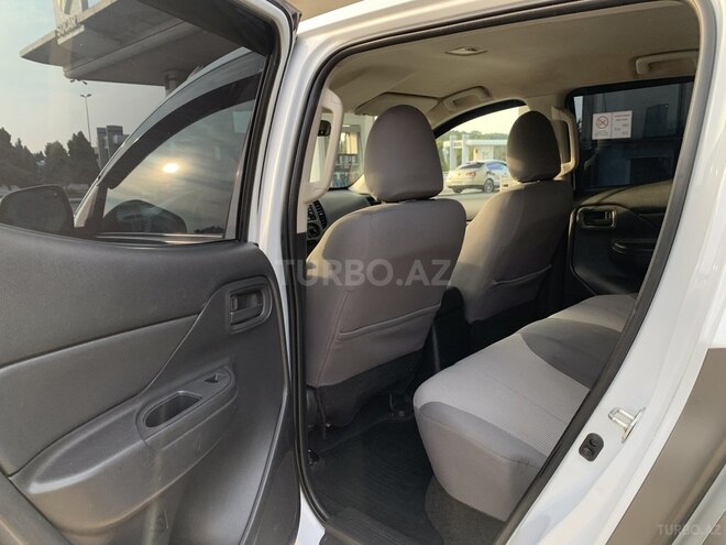 Mitsubishi L200 2020, 129,430 km - 2.4 l - Bakı