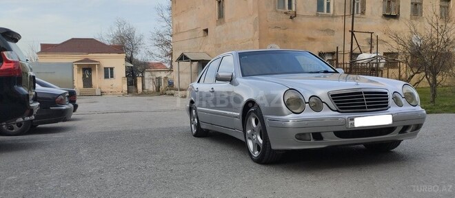 Mercedes E 220 d 2001, 321,537 km - 2.2 l - Bakı