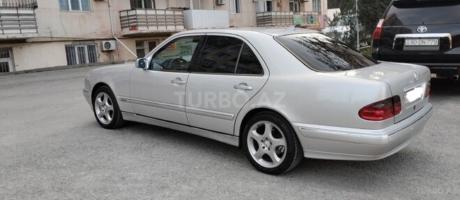 Mercedes E 220 d 2001, 321,537 km - 2.2 l - Bakı