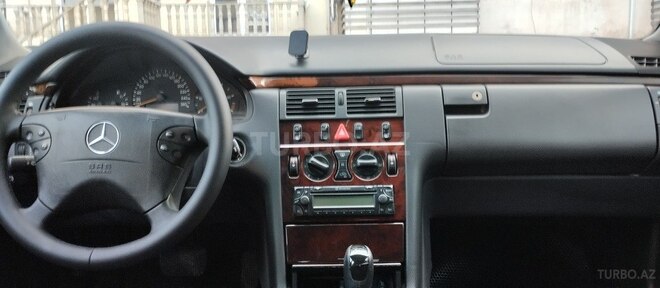 Mercedes E 220 d 2001, 321,537 km - 2.2 l - Bakı