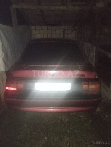 Opel Vectra 1996, 800,000 km - 2.0 l - Qax