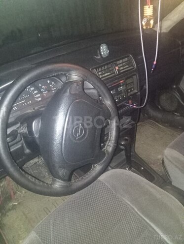 Opel Vectra 1996, 800,000 km - 2.0 l - Qax