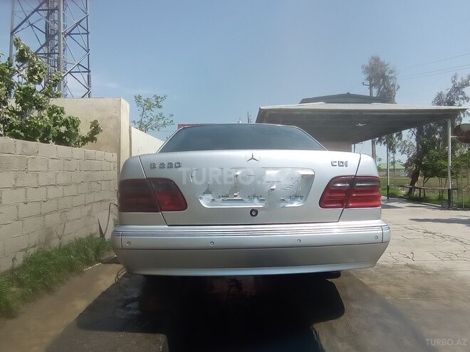 Mercedes E 220 d 2000, 547,895 km - 2.2 л - Ucar