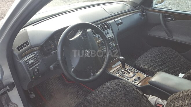 Mercedes E 220 d 2000, 547,895 km - 2.2 л - Ucar