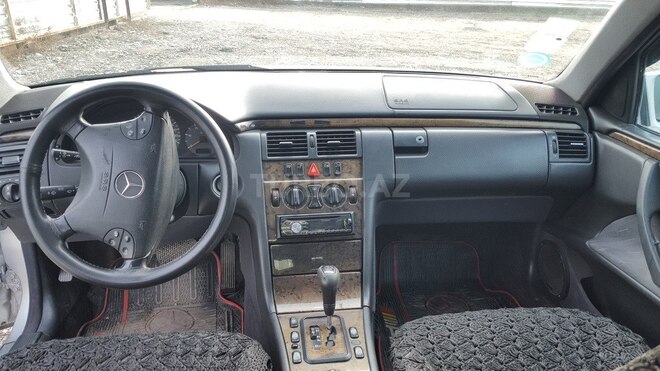 Mercedes E 220 d 2000, 547,895 km - 2.2 л - Ucar