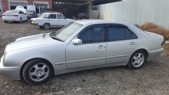 Mercedes E 220 d 2000, 547,895 km - 2.2 л - Ucar