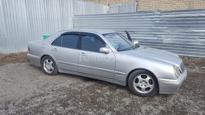 Mercedes E 220 d 2000, 547,895 km - 2.2 л - Ucar