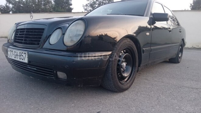 Mercedes E 220 1995, 234,512 km - 2.2 l - Bakı