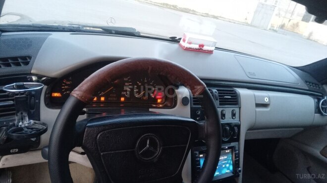 Mercedes E 220 1995, 234,512 km - 2.2 l - Bakı