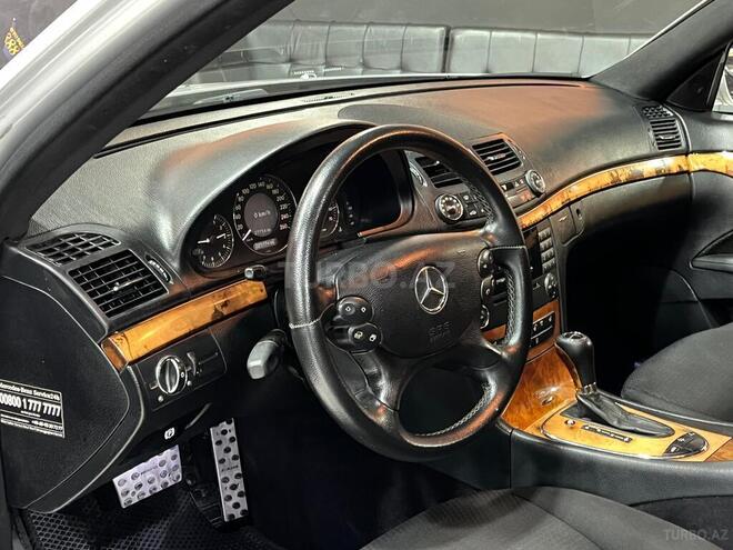 Mercedes E 280-11