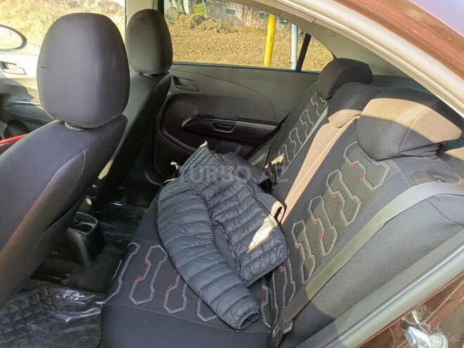 Chevrolet Aveo-8