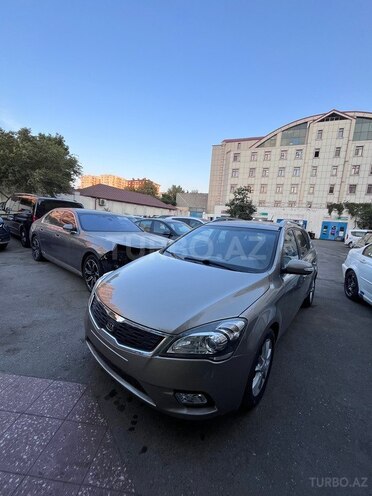 Kia Ceed 2009, 300,000 km - 1.6 л - Bakı