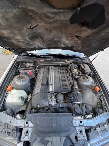 BMW 318 1990, 300,000 km - 1.8 l - Gəncə