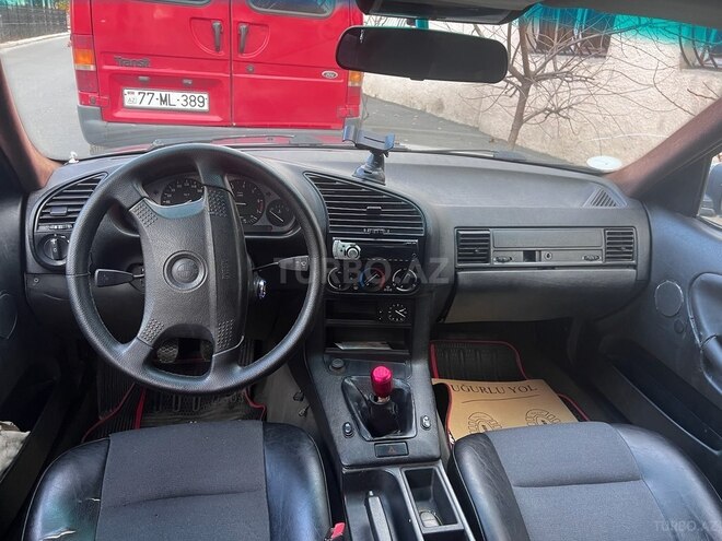 BMW 318 1990, 300,000 km - 1.8 l - Gəncə