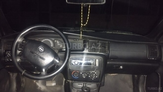 Opel Vectra 1996, 277,000 km - 2.0 l - Balakən
