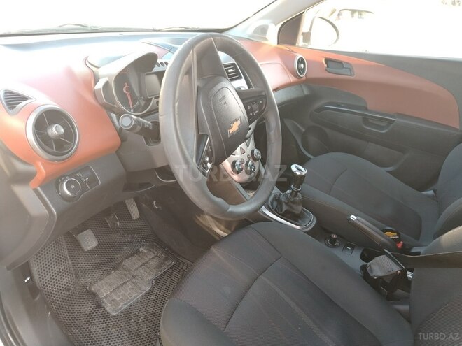 Chevrolet Aveo-12