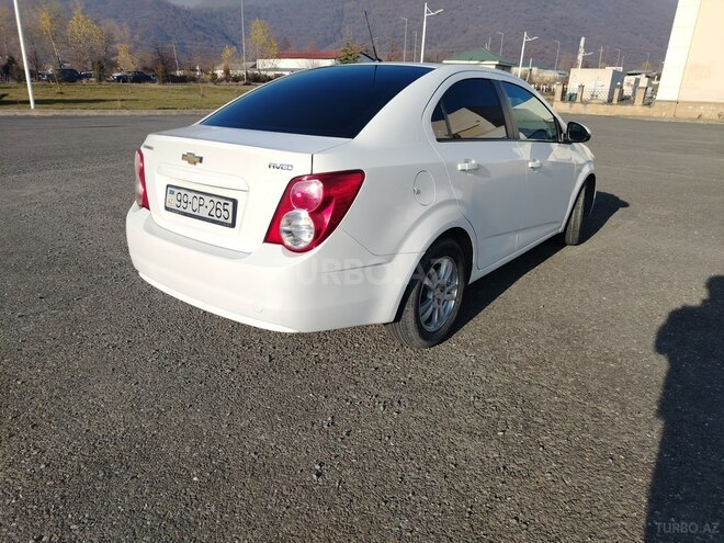 Chevrolet Aveo-11