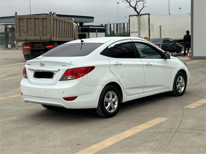 Hyundai Accent 2011, 241,000 km - 1.6 l - Xudat