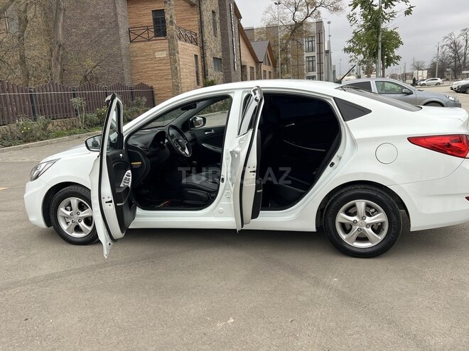 Hyundai Accent 2011, 241,000 km - 1.6 l - Xudat