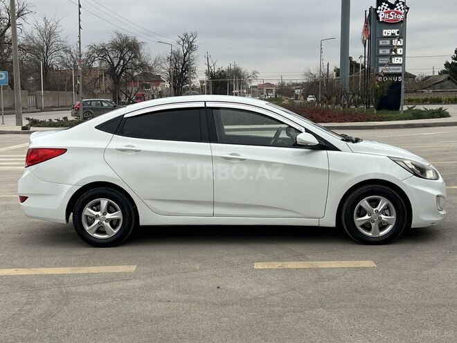 Hyundai Accent 2011, 241,000 km - 1.6 l - Xudat
