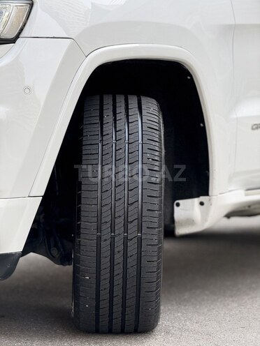Jeep Grand Cherokee-12